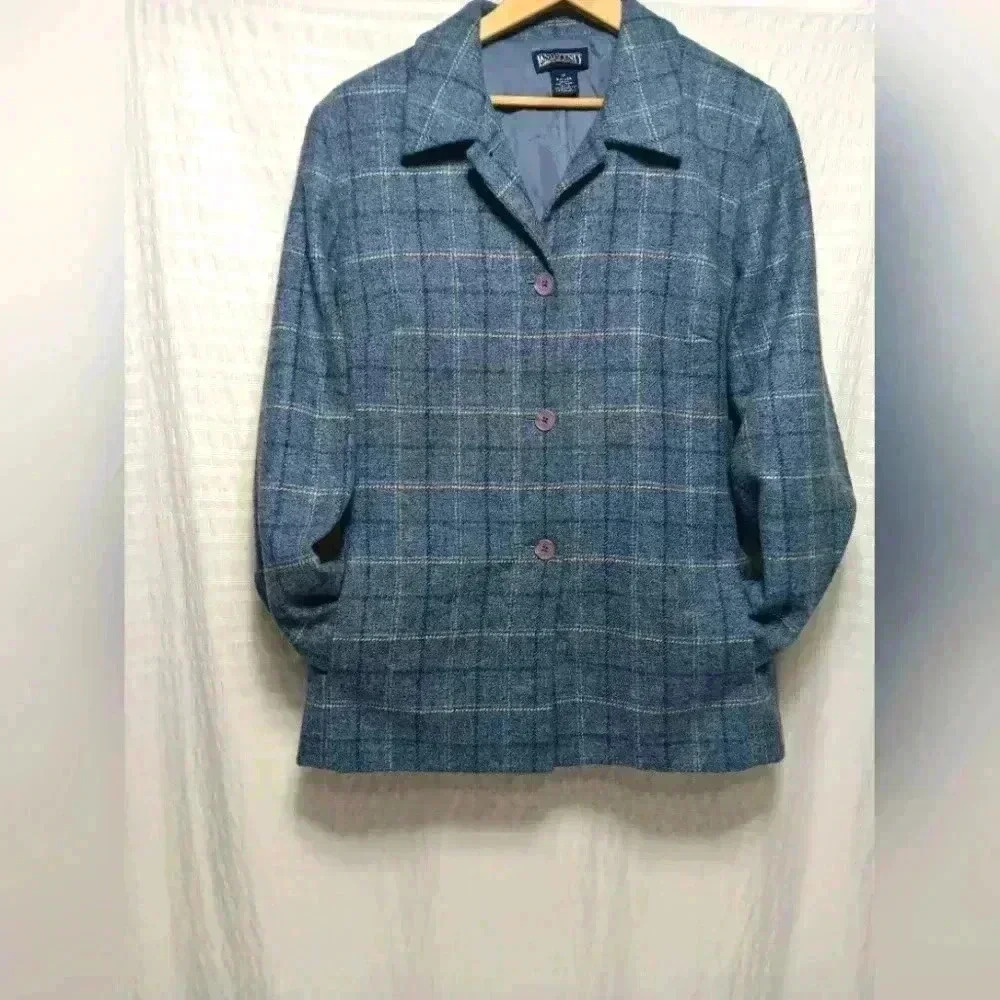 Lands End 💯 Wool ladies Blue plaid Blazer. Size  16
